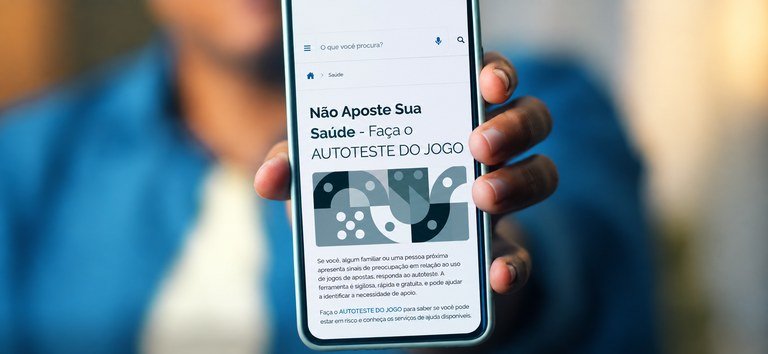 Celular apresenta o autoteste de jogos de apostas do Ministério da Saúde